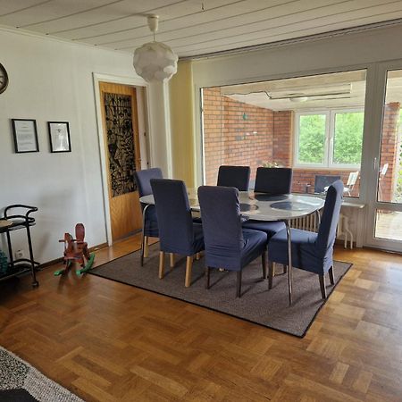Villa Med Egen Parkering. Moejlighet Att Boka Fran 1 Och Upp Till 5 Personer. エレブルー エクステリア 写真