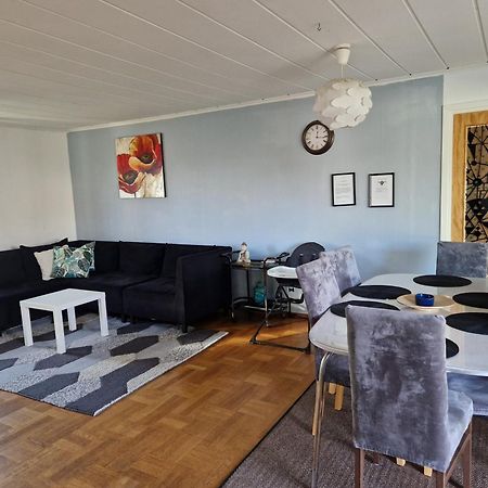 Villa Med Egen Parkering. Moejlighet Att Boka Fran 1 Och Upp Till 5 Personer. エレブルー エクステリア 写真