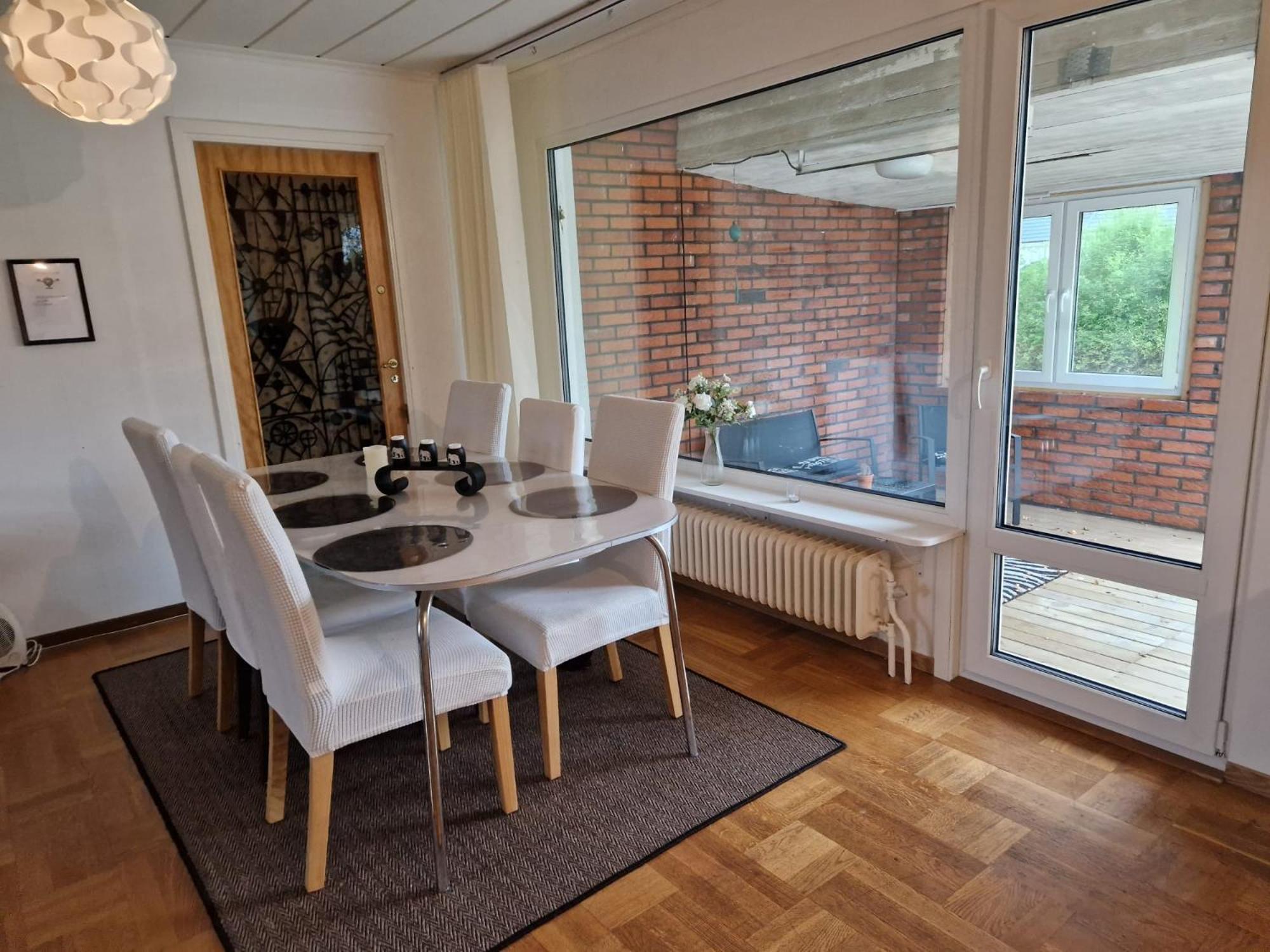 Villa Med Egen Parkering. Moejlighet Att Boka Fran 1 Och Upp Till 5 Personer. エレブルー エクステリア 写真