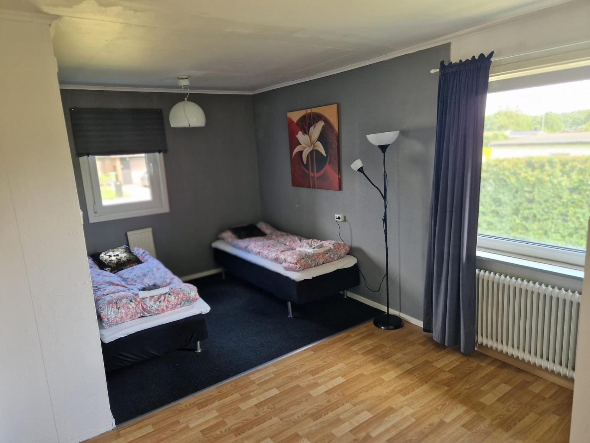 Villa Med Egen Parkering. Moejlighet Att Boka Fran 1 Och Upp Till 5 Personer. エレブルー エクステリア 写真