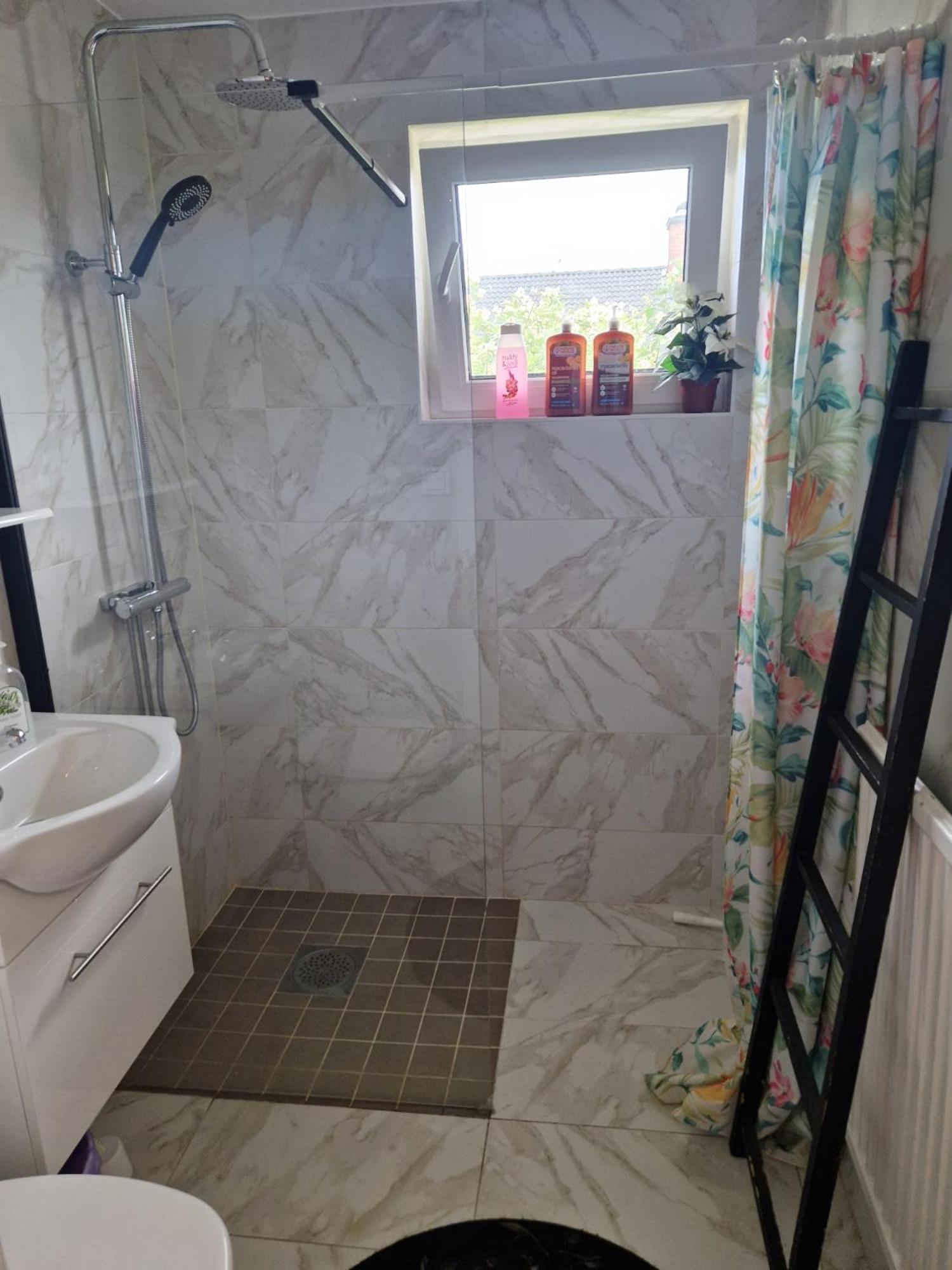 Villa Med Egen Parkering. Moejlighet Att Boka Fran 1 Och Upp Till 5 Personer. エレブルー エクステリア 写真