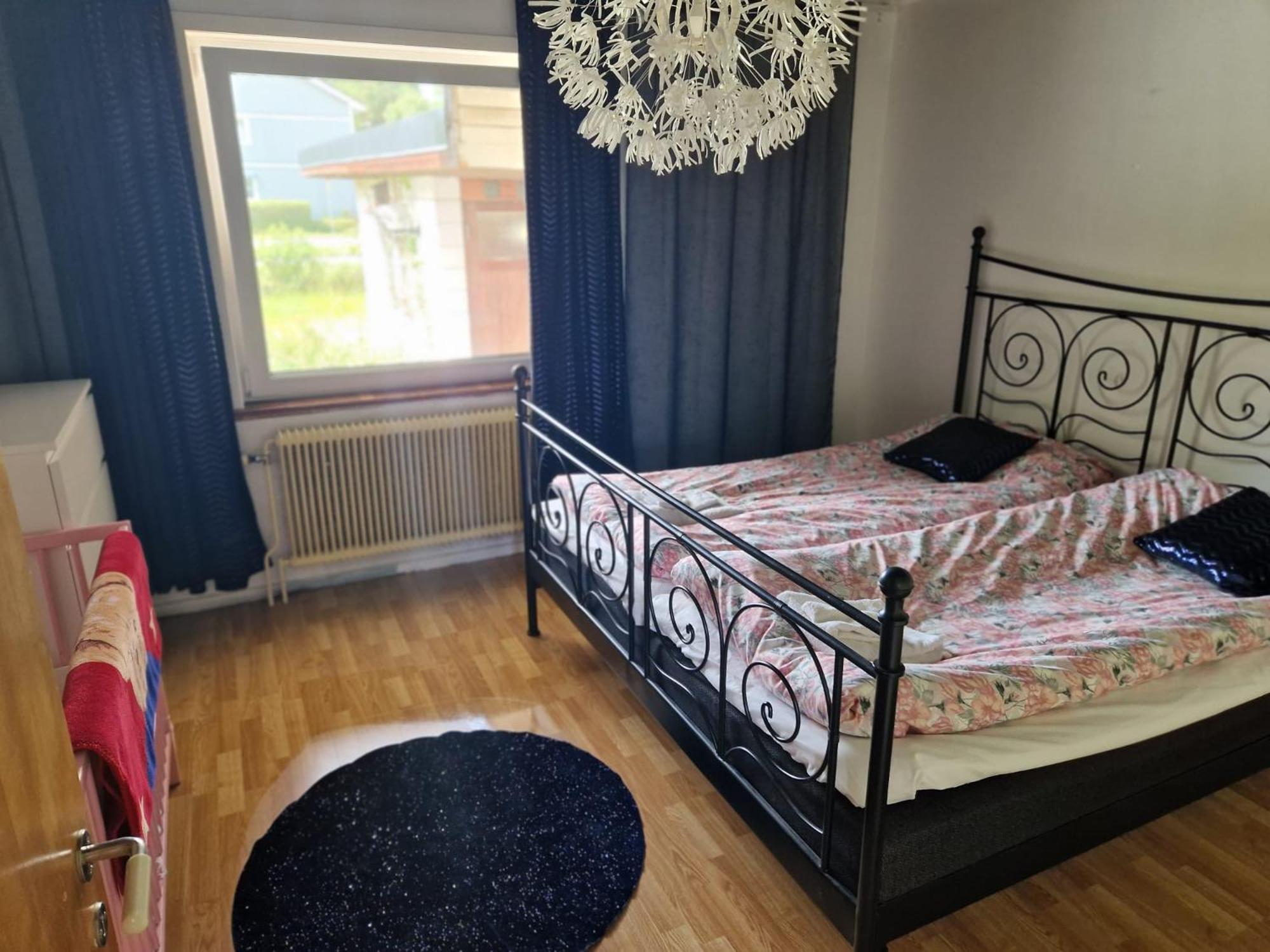 Villa Med Egen Parkering. Moejlighet Att Boka Fran 1 Och Upp Till 5 Personer. エレブルー エクステリア 写真